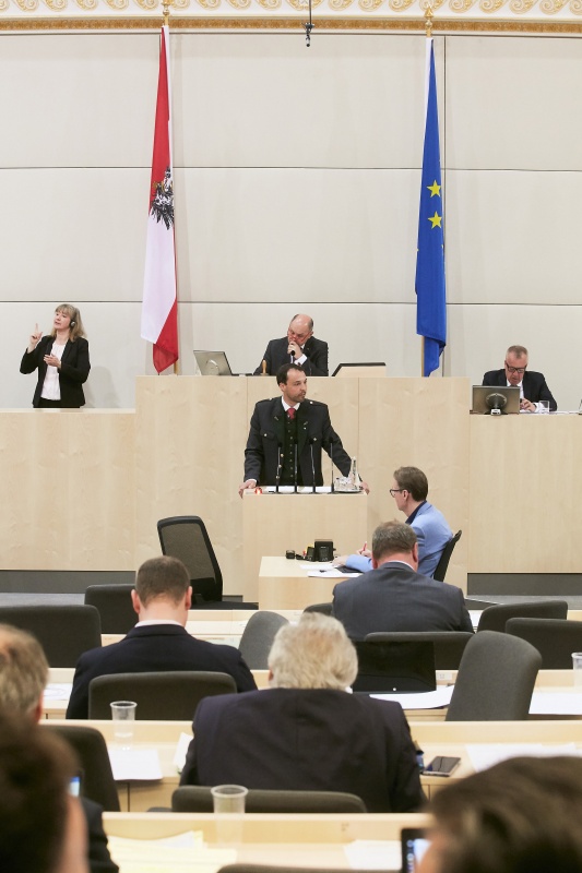 Nationalratsabgeordneter Klaus Lindinger (V). Am Präsidium Nationalratspräsident Wolfgang Sobotka (V)