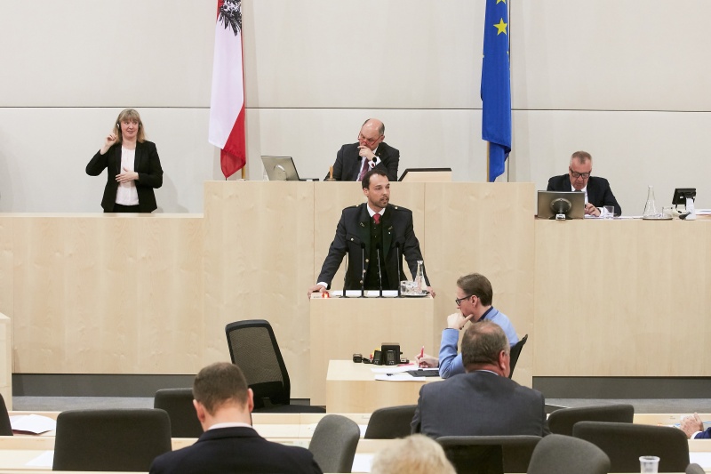 Nationalratsabgeordneter Klaus Lindinger (V). Am Präsidium Nationalratspräsident Wolfgang Sobotka (V)