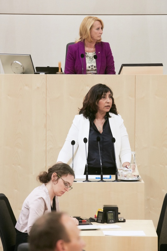 Nationalratsabgeordnete Selma Yildirim (S). Am Präsidium Zweite Nationalratspräsidentin Doris Bures (S)