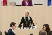 Nationalratsabgeordnete Ricarda Berger (F). Am Präsidium Zweite Nationalratspräsidentin Doris Bures (S)