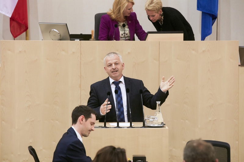 Nationalratsabgeordneter Nikolaus Prinz (V). Am Präsidium Zweite Nationalratspräsidentin Doris Bures (S)