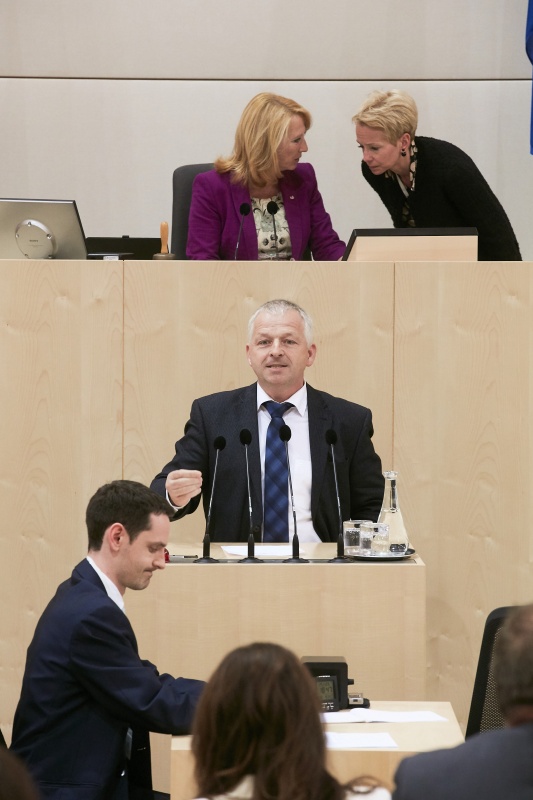 Nationalratsabgeordneter Nikolaus Prinz (V). Am Präsidium Zweite Nationalratspräsidentin Doris Bures (S)