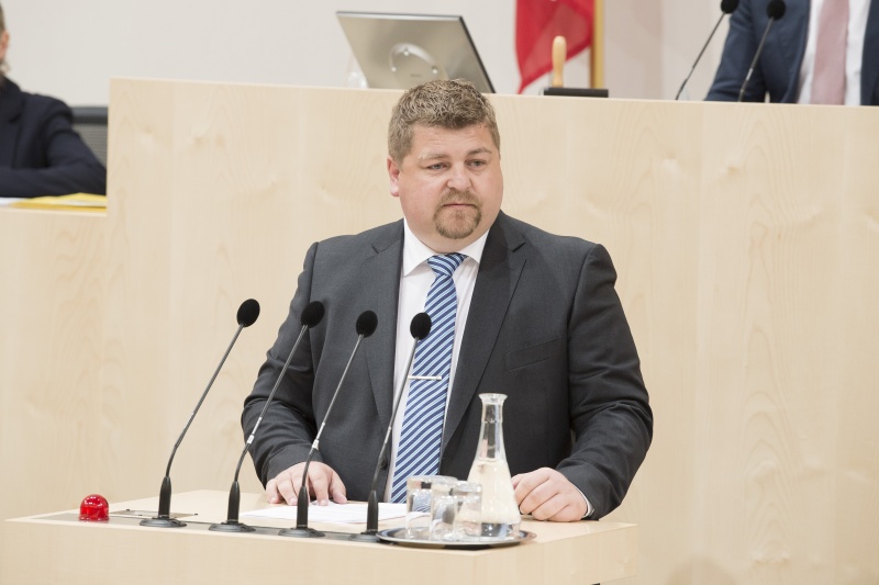 Am Rednerpult: Bundesrat Andreas Arthur Spanring (F)