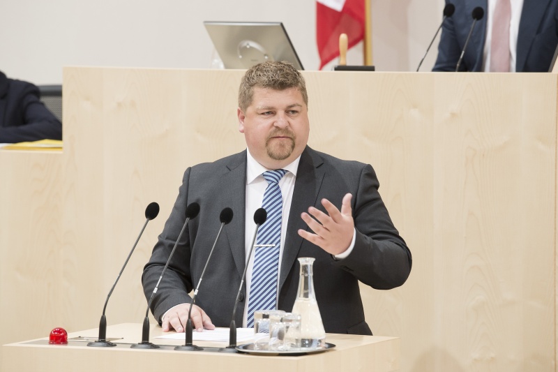 Am Rednerpult: Bundesrat Andreas Arthur Spanring (F)