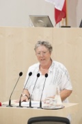 Am Rednerpult: Bundesrätin Klara Neurauter (V)