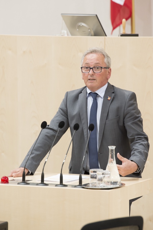 Am Rednerpult: Bundesrat Karl Bader (V)