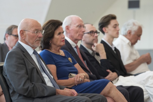 Erste Reihe von links: Bundesratspräsident Reinhard Todt (S), Marianne Kistein-Jacobs mit Ehemann, Veranstaltungsteilnehmer