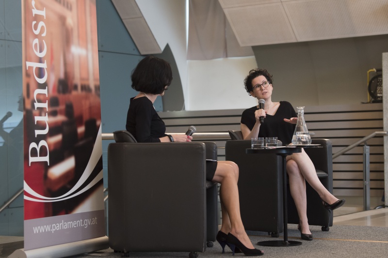 Am Podium: Buchautorin Sophie Lillie