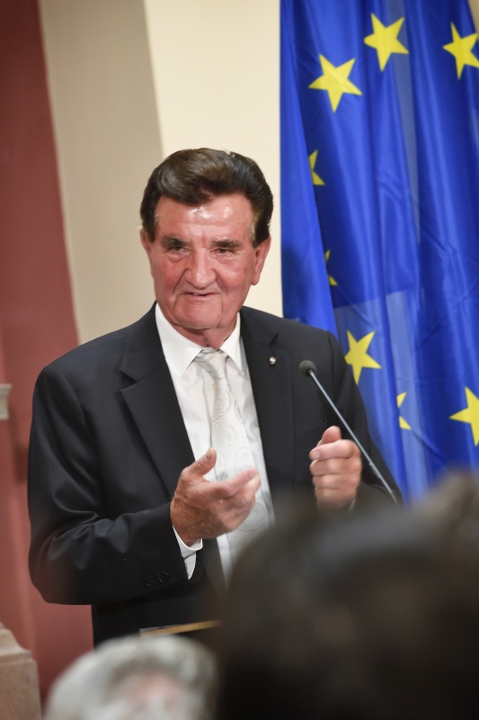 Der Vorsitzende der Jury Helmut Edelmayr am Wort