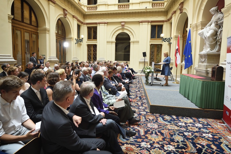 Begrüßung durch die Zweite Nationalratspräsidentin Doris Bures (S)