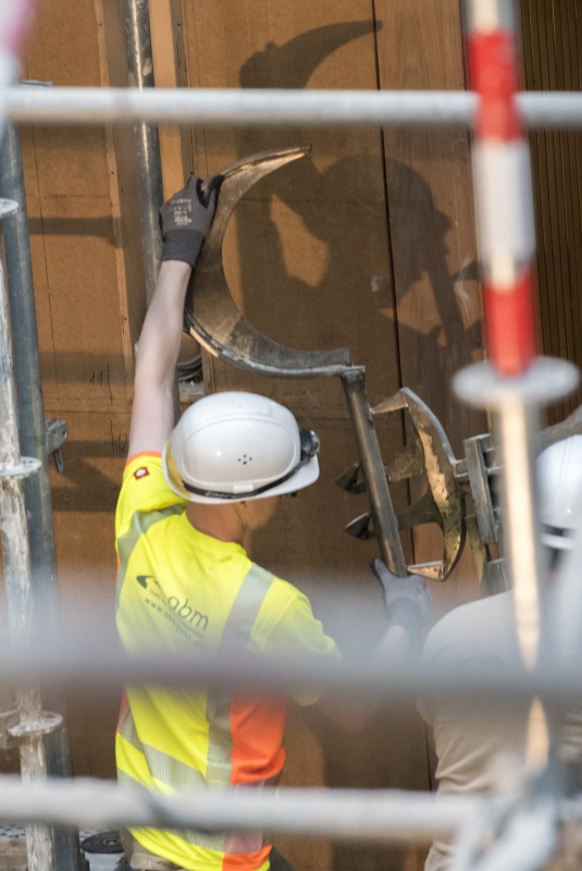 Demontage und Abtransport des Wappenadlers aus dem Nationalratssitzungssaal