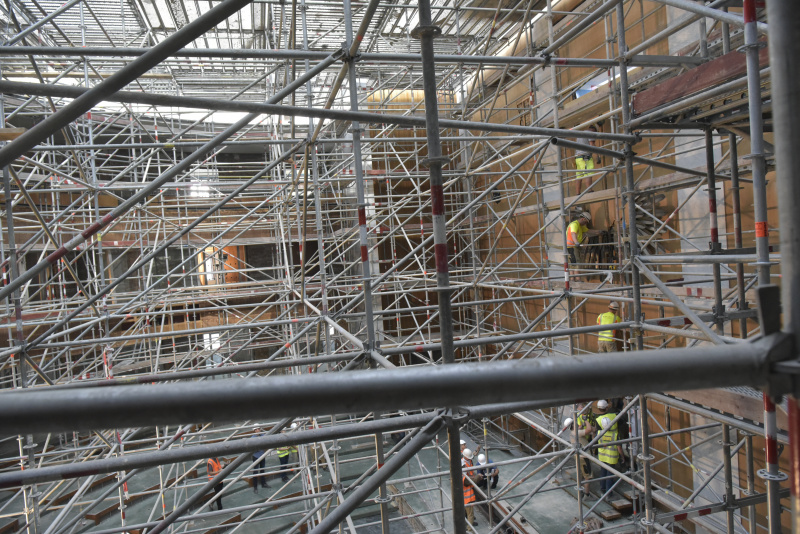 Demontage und Abtransport des Wappenadlers aus dem Nationalratssitzungssaal