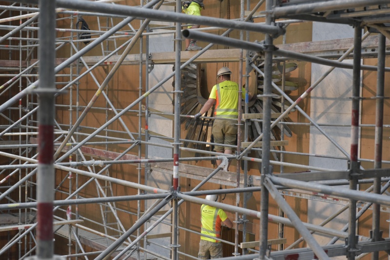 Demontage und Abtransport des Wappenadlers aus dem Nationalratssitzungssaal