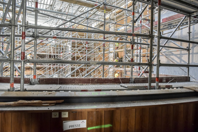 Demontage und Abtransport des Wappenadlers aus dem Nationalratssitzungssaal