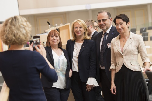 Bildmitte: Nationalratspräsidentin Doris Bures (S), Präsident des Europäischen Wirtschafts- und Sozialausschusses Luca Jahier