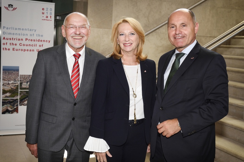 Von links: Bundesratspräsident Reinhard Todt (S), Zweite Nationalratspräsidentin Doris Bures (S), Nationalratspräsident Wolfgang Sobotka (V)