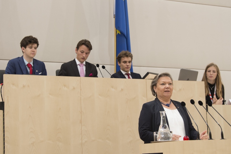 Am Rednerpult: Dritte Nationalratspräsidentin Anneliese Kitzmüller (F)