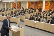 Am Rednerpult: Bundespräsident Alexander Van der Bellen. Blick Richtung VeranstaltungsteilnehmerInnen