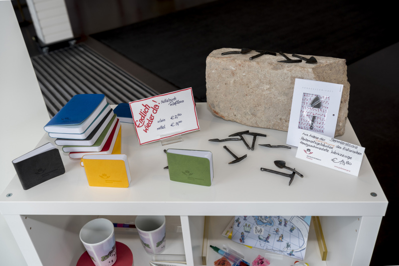 Diverse Produkte im Parlamentsshop