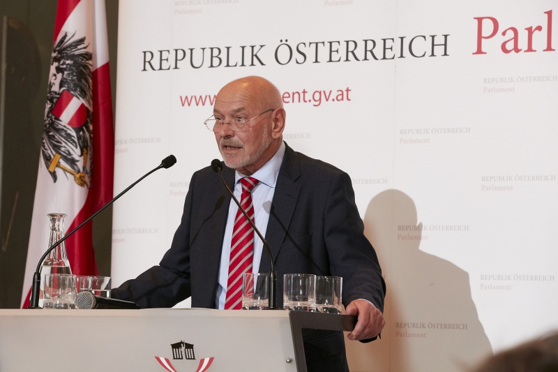 Schlussworte durch Bundesratspräsident Reinhard Todt (S)