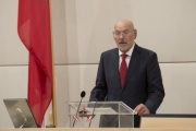 Bundesratspräsident Reinhard Todt (S) bei seiner Rede