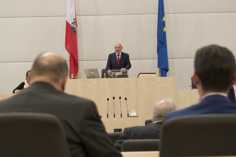 Bundesratspräsident Reinhard Todt (S) bei seiner Rede