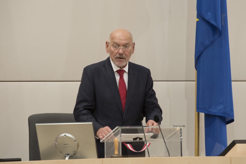 Bundesratspräsident Reinhard Todt (S) bei seiner Rede