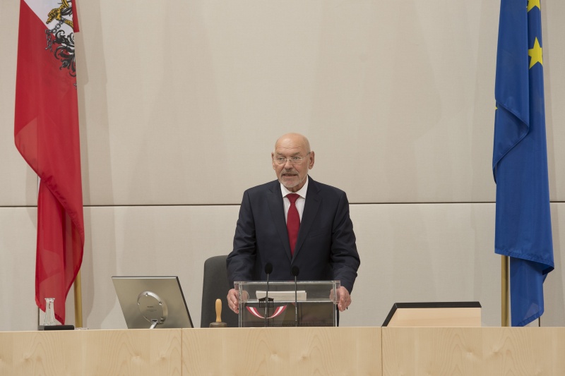 Bundesratspräsident Reinhard Todt (S) bei seiner Rede