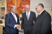 Von links: Nationalratspräsident Wolfgang Sobotka (V), Nationalratsabgeordneter Martin Engelberg (V) und Shaya Ben-Yehuda im Gespräch
