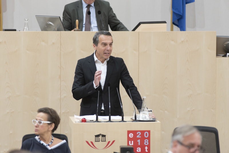 Nationalratsabgeordneter Christian Kern (S) am Rednerpult