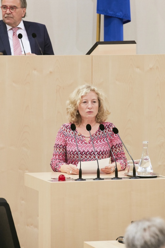 Bundesrätin Eva Prischl (S)
