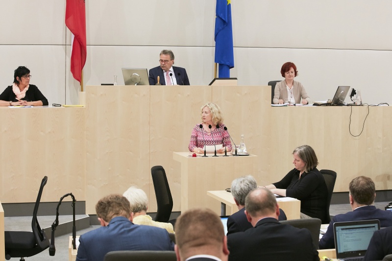 Bundesrätin Eva Prischl (S)