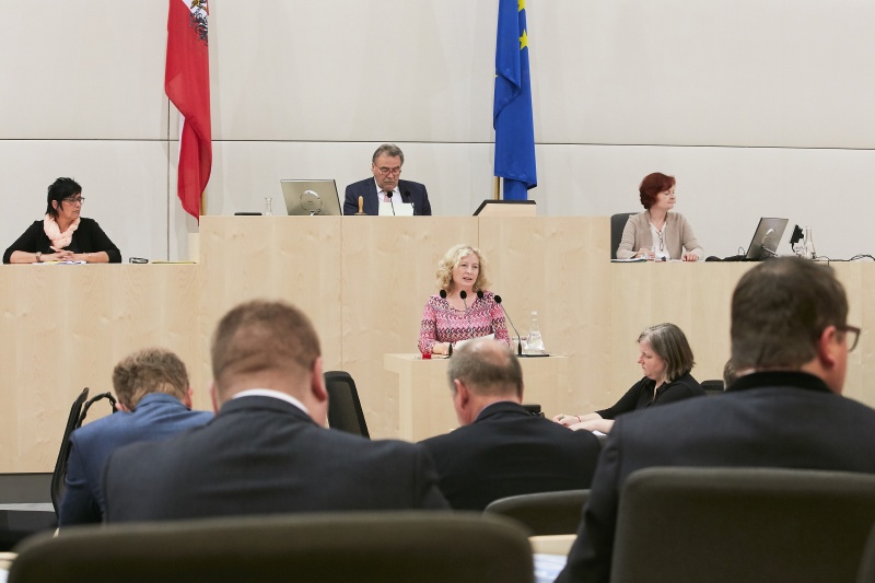 Bundesrätin Eva Prischl (S)