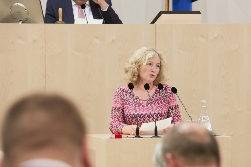Bundesrätin Eva Prischl (S)