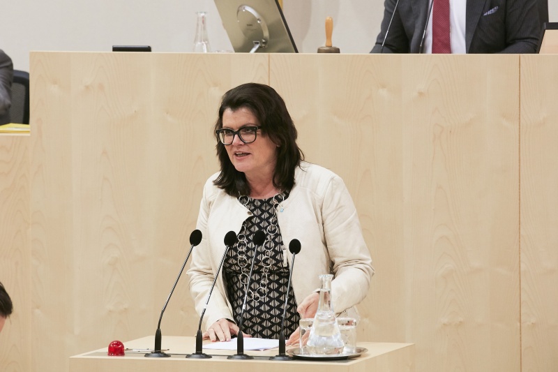 Bundesrätin Elisabeth Pfurtscheller (V)