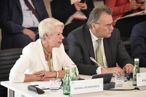 Von links: Bundesrätin Monika Mühlwert (F), Bundesrat Ewald Lindinger (S)