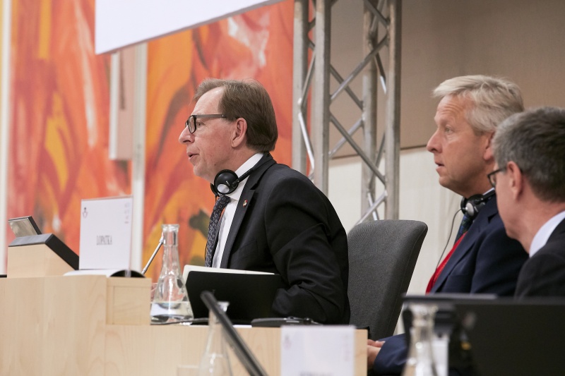 Vorsitz von links: Bundesrat Christian Buchmann (V), Nationalratsabgeordneter Reinhold Lopatka (V)