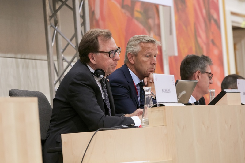 Vorsitz von links: Bundesrat Christian Buchmann (V), Nationalratsabgeordneter Reinhold Lopatka (V)