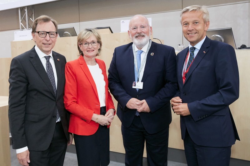 von rechts: Nationalratsabgeordneter Reinhold Lopatka (V), Erster Vizepräsident der Europäischen Kommission Frans Timmermans, Vizepräsidentin des Europäischen Parlaments Mairead Mc Guinness, Bundesrat Christian Buchmann (V)