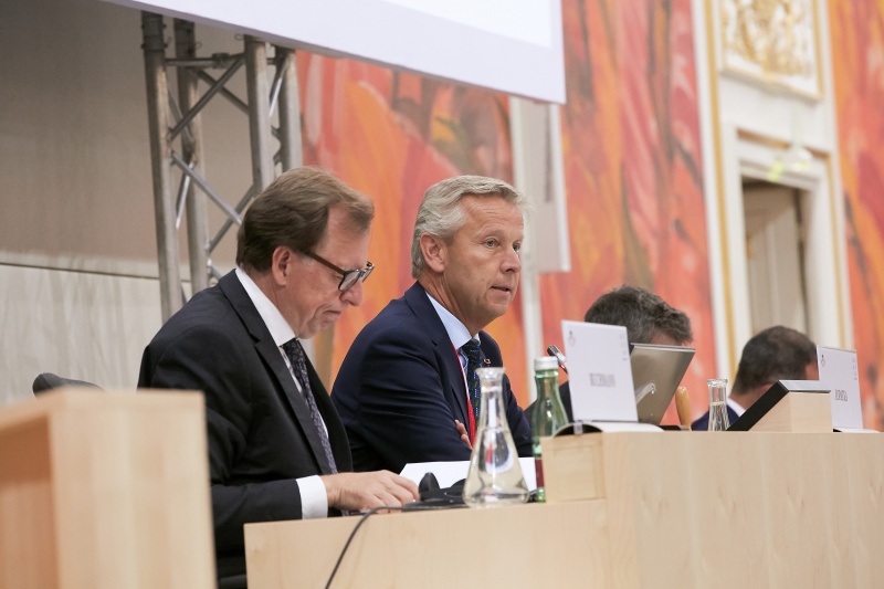 Vorsitz von links: Bundesrat Christian Buchmann (V), Nationalratsabgeordneter Reinhold Lopatka (V)