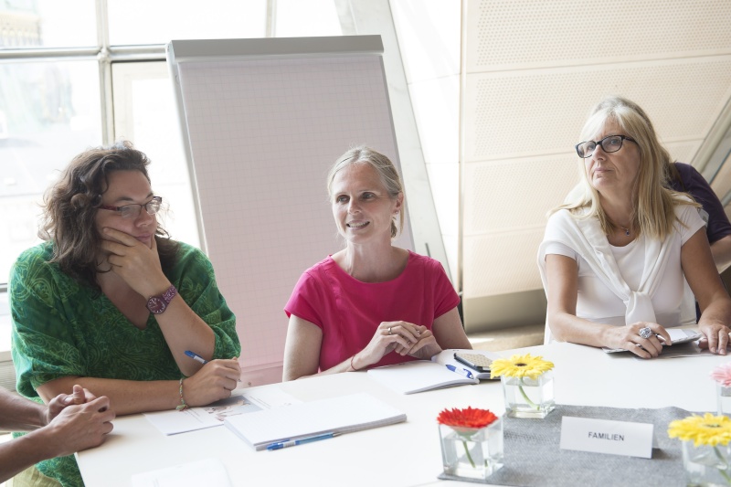 Bildmitte: Bundesrätin Daniela Gruber-Pruner (S) mit VeranstaltungsteilnehmerInnen