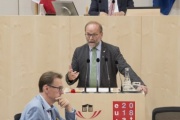 Am Rednerpult: Bundesrat Bundesrat Silvester Gfrerer (V)