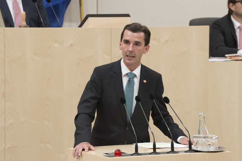 Am Rednerpult: Bundesrat Josef Ofner (F)
