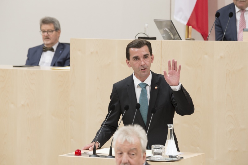 Am Rednerpult: Bundesrat Josef Ofner (F)