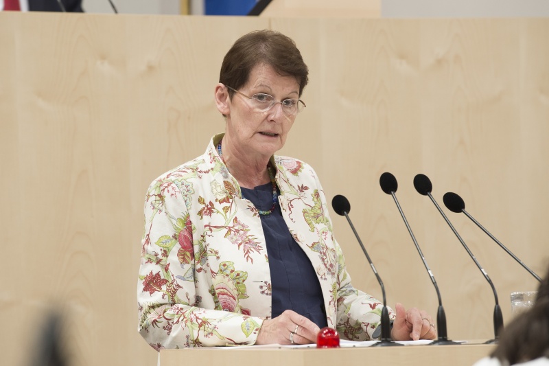 Am Rednerpult: Bundesrätin Elisabeth Grimling (S)