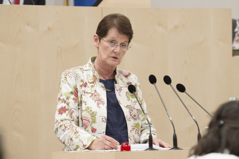 Am Rednerpult: Bundesrätin Elisabeth Grimling (S)