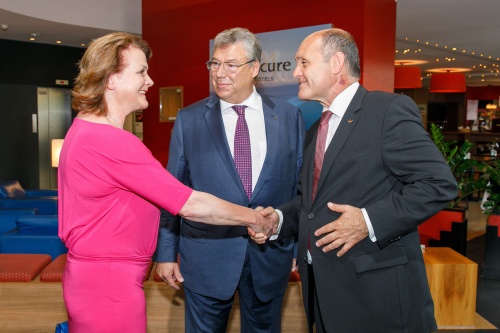 Von links: Johanna van der Mei-Lombardi, Präsident der Außenpolitischen Kommission des schweizerischen Ständerats Filippo Lombardi, Nationalratspräsident Wolfgang Sobotka (V)