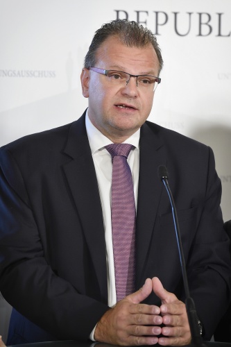 Nationalratsabgeordneter Hans-Jörg Jenewein (F) während dem Pressegespräch