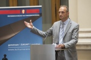Am Rednerpult: Nationalratsabgeordneter Wolfgang Gerstl (V)
