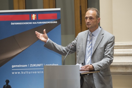 Am Rednerpult: Nationalratsabgeordneter Wolfgang Gerstl (V)